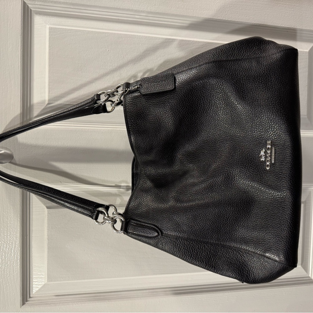 Coach Black Sleek Shoulder Bag like new